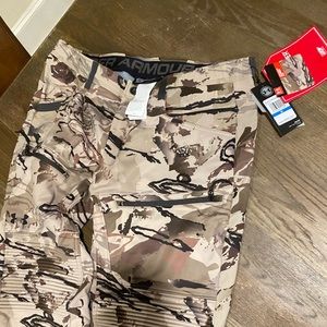 Under Armour windstopper camo performance pants with knee pads 36”